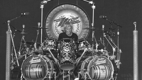 Frank Beard von ZZ Top live beim Sommerfestival 2024 unter dem Motto Beats, Bands und Beach in der Autostadt. Wolfsburg,