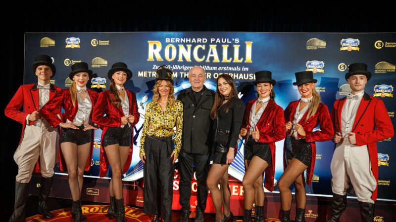 01_Dieter_Semmelmann_Ella_Endlich_Vivian_Paul-Roncalli_Roncalli meets Schlager Metronom Theater Oberhausen - Credit- Milan Schmalenbach