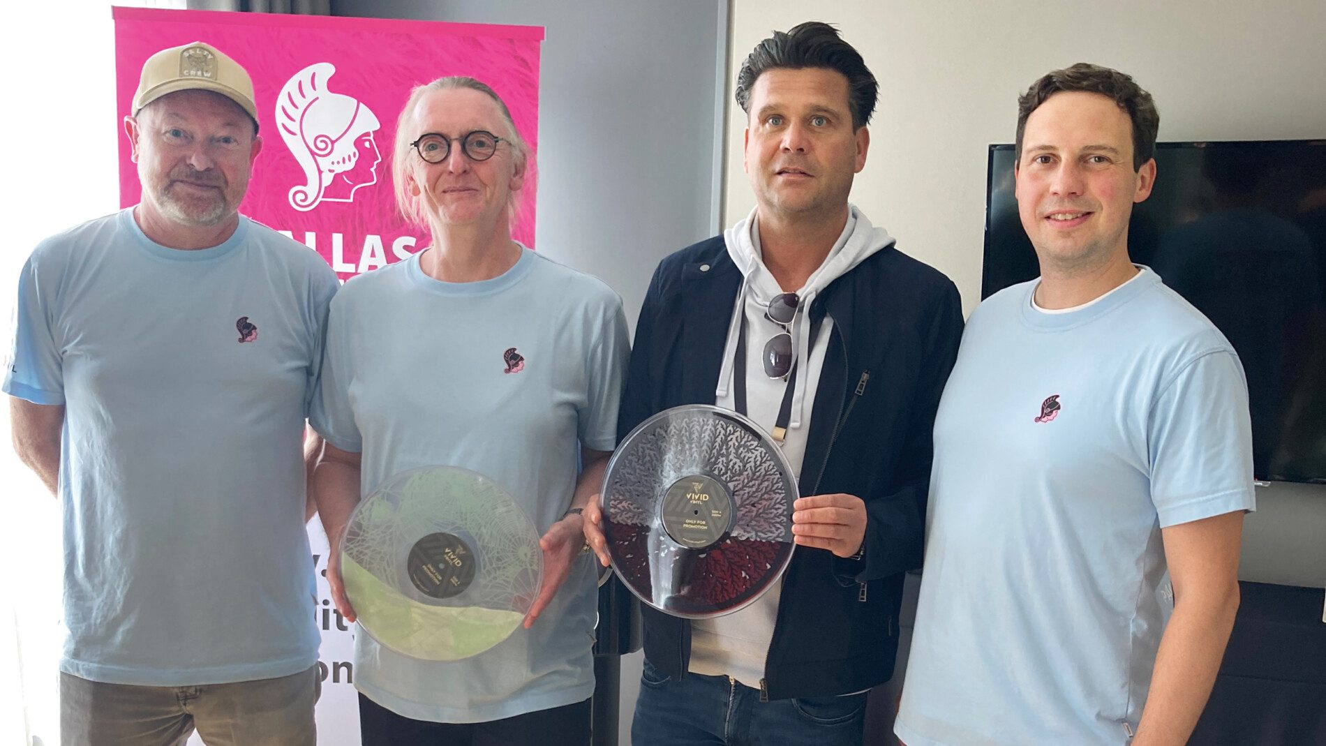 Brachten VIVID Vinyl zur Reeperbahn (von links): Lars Krings (Sales Director), Udo Karduck (Leiter Qualitätssicherung), Geschäftsführer Ingo Kleimann und Christoph Hilkemeier (Sales Director, alle Pallas). Foto: MusikWoche