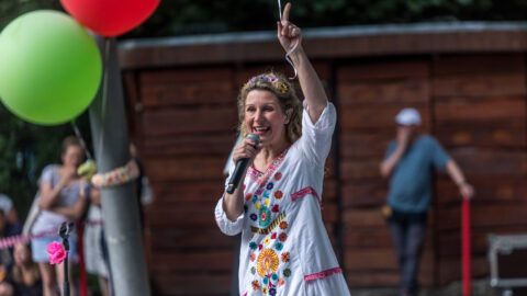 Die Kindermusikerin Simone Sommerland (bürgerlich Simone Stiers) auf ihrer ersten großen Livetournee in der Parkbühne am