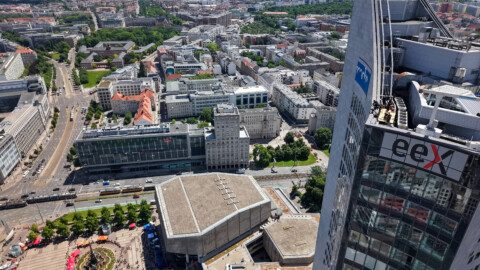 Leipzig - Feuerwehr Leipzig stellt Weltrekord auf! Längste Schrägseilrettung vom City-Hochhaus geglückt