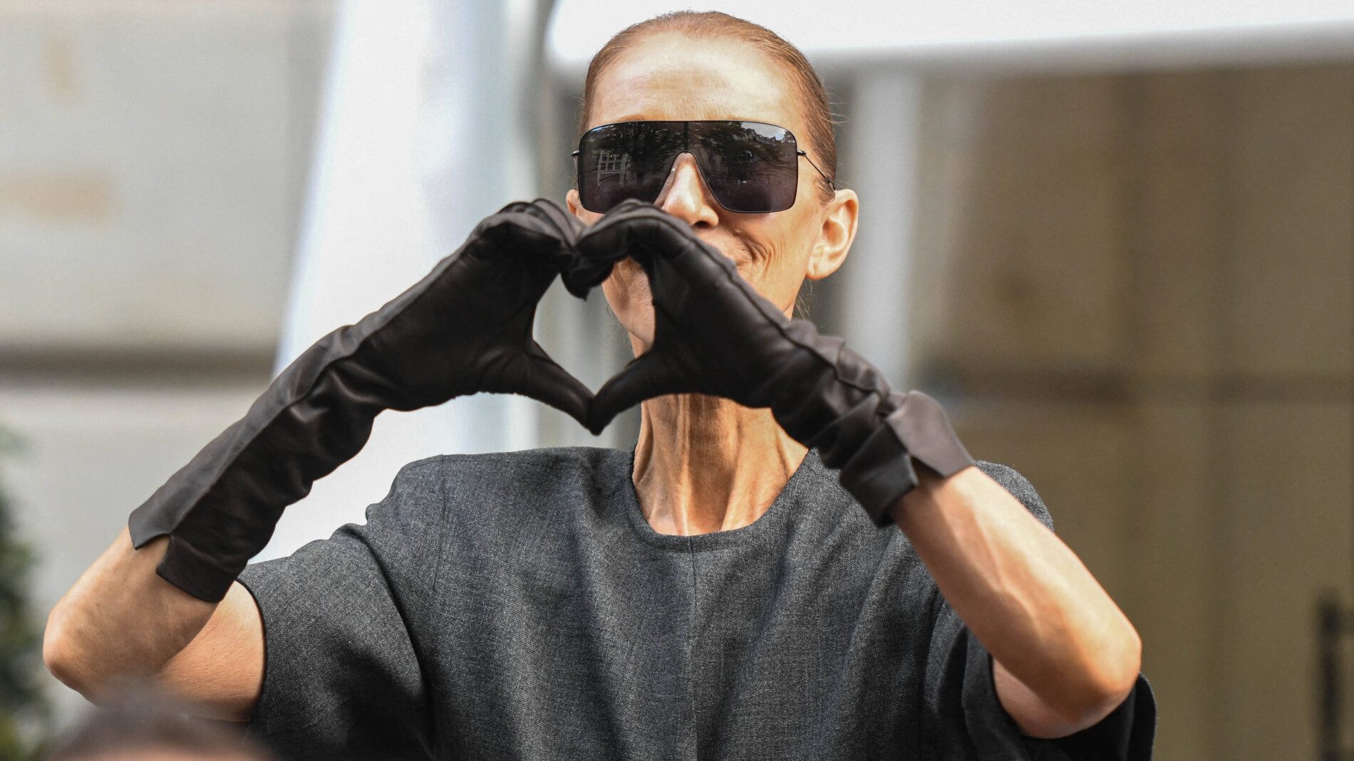 Celine Dion Leaves Parisian Hotel For Rehearsals - Paris
