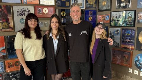 muve recordings Kim Lemmi neues Signing Arbeiten künftig zusammen (von links): Aleksandra Nikolic (Head of Promotion), Kim Lemmi, Philipp Ortner (Director A&R) und Heather Wells (A&R Managerin, Brands, Sync & Licencing). Foto: muve recordings